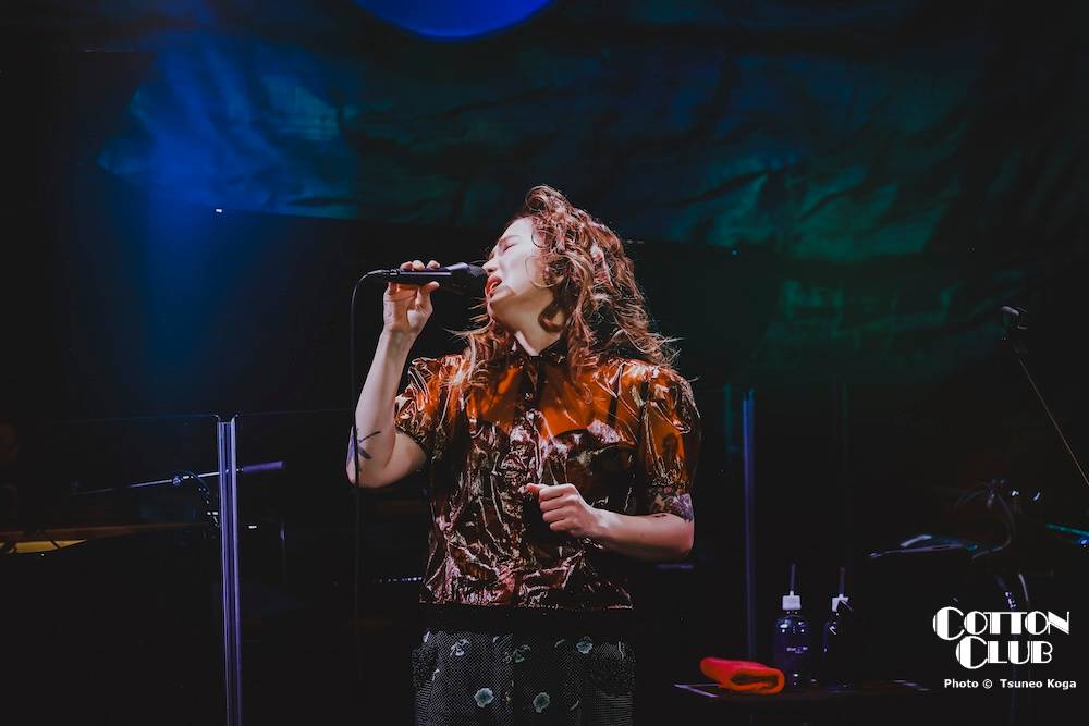 cottonclubjapan's tweet photo. 【𝐿𝐼𝑉𝐸 𝑃𝐻𝑂𝑇𝑂📸】
𝐀𝐂𝐎
𝟑𝟎𝐭𝐡 𝐀𝐍𝐍𝐈𝐕𝐄𝐑𝐒𝐀𝐑𝐘 𝐋𝐈𝐕𝐄 𝟐𝟎𝟐𝟔
2026 8.10 mon.
全ライヴ写真はこちら▶︎https://t.co/YENtJ7mzXP
<Member>
#ACO (vo) / @ACOANNANN
#中村圭作 (p,key)
#磯貝一樹 (g)
#玉木正太郎 (b)
#GOTO (ds)
Photo by Tsuneo Koga https://t.co/Ke5GB924NR