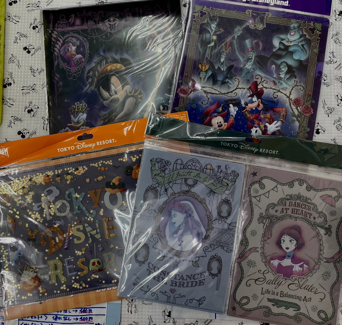 d_joy2015's tweet photo. 東京D-joyディズニーグッズ販売会@新大久保 8月27日(木) 20時まで営業中です🌧️

📍開催場所
東京都新宿区百人町1-16-14 
ドン・キホーテさんの正面

ピックアップグッズ🌟
ステーショナリー📝

本日ゆっくりご覧いただけます。
ご来店お待ちしております🙌🏻

#ディズニーグッズ
#d_joy https://t.co/ig7LFjjtyK