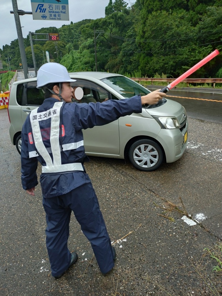 KanazawaBousai's tweet photo. 【通行止め継続】
#国道８号 富山石川県境（富山県小矢部市安楽寺～石川県河北郡津幡町九折）では、大雨のため #通行止め を実施しております。
ご理解、ご協力のほどよろしくお願いいたします。 https://t.co/CK5fkbN5HX