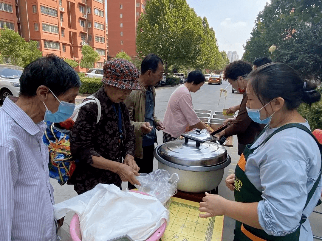 NoelleRosekjc's tweet photo. Como voluntario, ayudé a distribuir alimentos a familias necesarias este fin de semana en el centro de la ciudad. La solidaridad hace grandes cosas, gracias por apoyarnos! https://t.co/eOI7octhPV