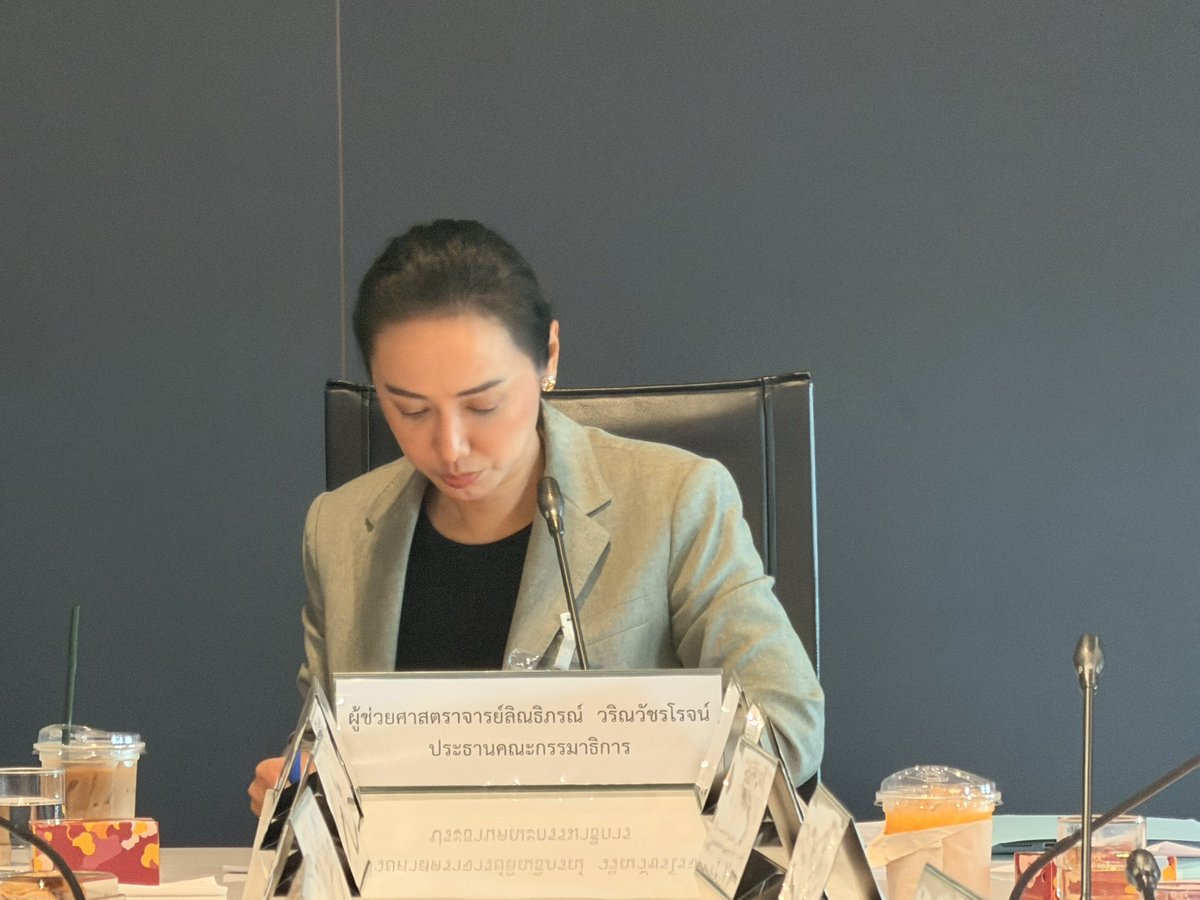 Rinthipond_Ying's tweet photo. เสร็จสิ้น ภารกิจ 26 ส.ค.2569 หญิงในฐานประธานกรรมาธิการวิสามมัญ ร่างพระราชบัญญัติสภาครูและบุคลากรทางการศึกษา (ฉบับที่)พ.ศ....  สภาผู้แทนราษฎร

ในคณะกมธ.วิสามัญ การพิจารณาร่าง พรบ.สภาครูและบุคลากรทางการศึกษา  จุดเด่นของร่างนี้ คือ การเเพิ่มสัดส่วนผู้แทนครูร้อยละ 50 ของจำนวนกรรมการทั้งหมด  โดยมาจากการเลือกตั้ง คืนสิทธิให้ครูได้มีส่วนร่วมในการกำหนดคุณวุฒิและมาตรฐานวิชาชีพของตนเอง 

ลิณธิภรณ์ วริณวัชรโรจน์ 
ผู้ช่วยรัฐมตรีว่าการกระทรวงศึกษาธิการ