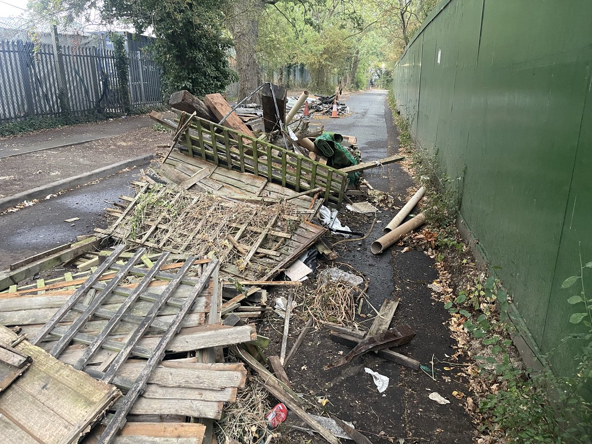 byson1988's tweet photo. @eppingforestdc the entrance road to Chigwell Primary Academy school has now been fly tipped &amp; completely blocked twice within a week &amp; you still haven’t made an attempt to clear the waste. Why?
It’s the only way into the school grounds which now means no emergency access either https://t.co/1xVCoDHCCS