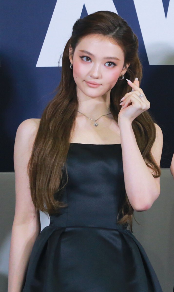 pourlesjolies's tweet photo. Ella https://t.co/hQmDINefoC