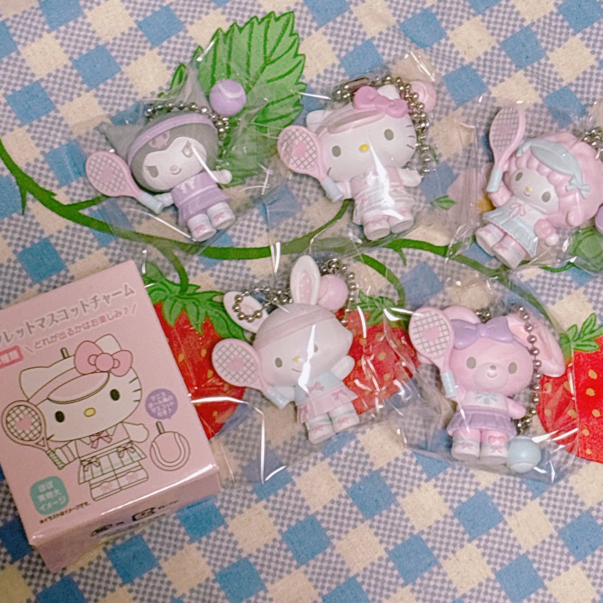 15chan_meme's tweet photo. サンリオシークレットマスコットチャームのテニスver.かわいすぎて買いに行った〜〜♡(1枚目)
そしてパワパフのめじるしのガチャもした！(2枚目)
わたしはバブルス最推しなんだけど、
自引き歴代パワパフガチャたち(3枚目) https://t.co/PZBh6ttduo