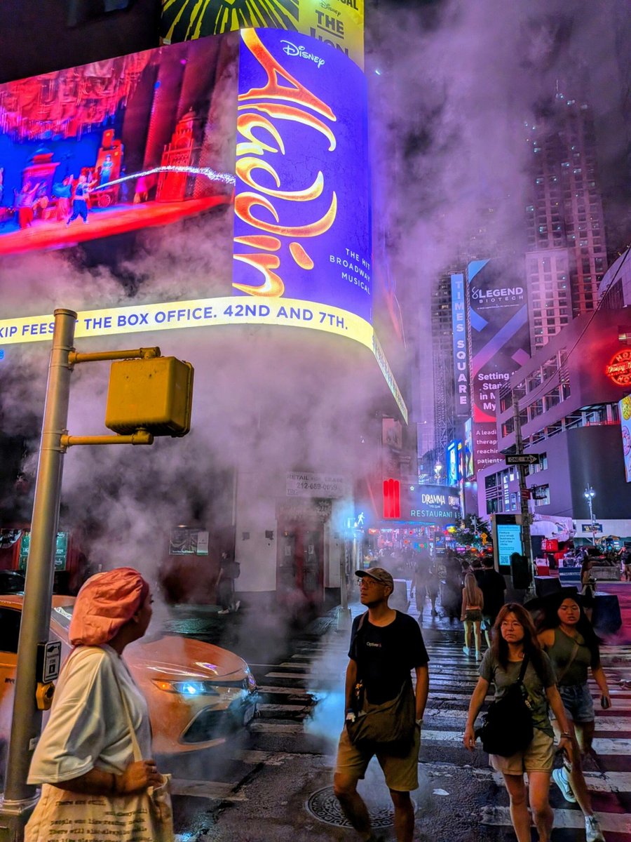 Wraygqt's tweet photo. New York New York with PJ https://t.co/PLYZ93cVLQ