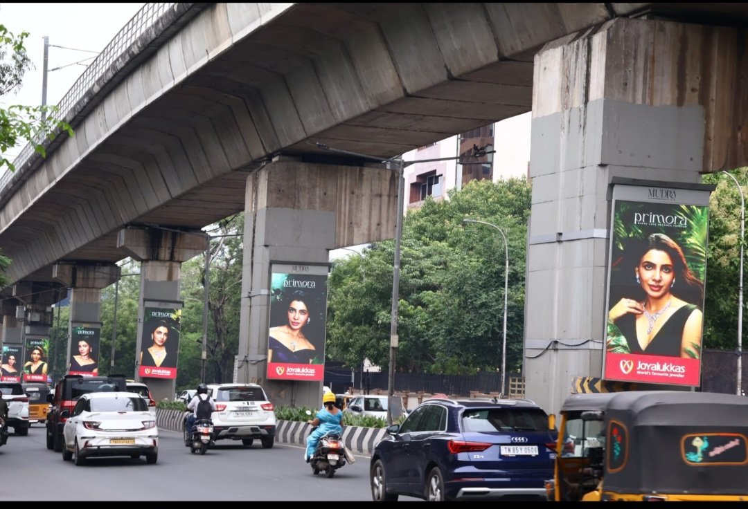 ashokraja_krish's tweet photo. Chennai people can see advertisements everywhere through LED screens and glow-sign displays featuring our Chennai girl. @MudraOoh42292 @Samanthaprabhu2 #chennai https://t.co/0x4yUdwFFd