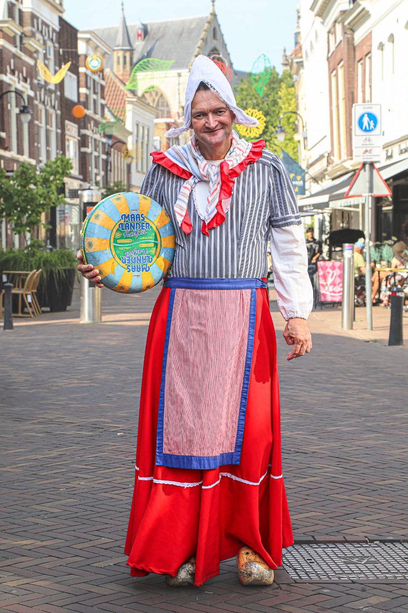 RaymondAarsman1's tweet photo. Vanmorgen is de laatste #kaasmarkt van het seizoen op de Markt van #Gouda tot 12:30. En ging ik onlangs op de foto bij de #cheese fotostudio aan de Lange Tiendeweg, van JB fotoproducties 🧀 #kaas https://t.co/NouNdOtj2f https://t.co/9QnrO8SFon https://t.co/RVurP1cZ9A