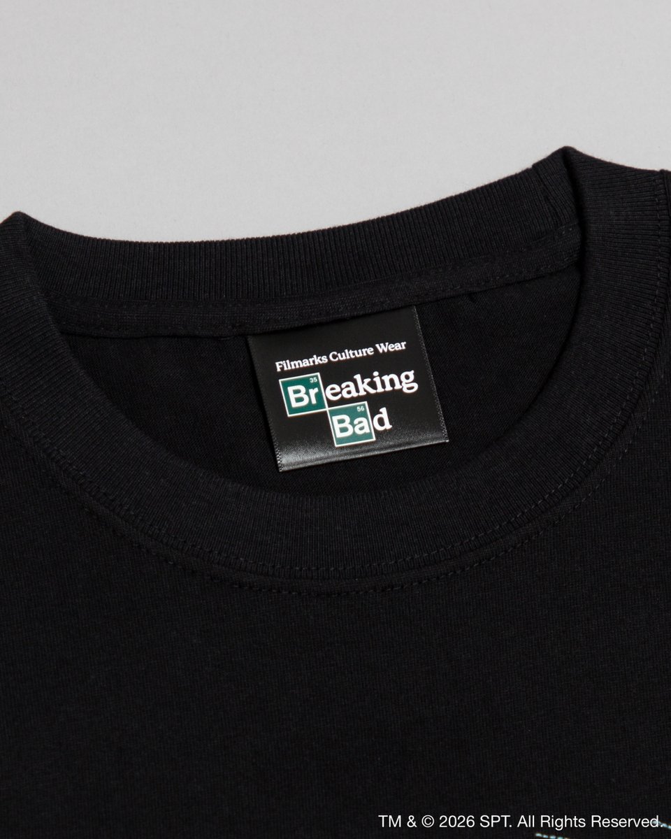 FCW_Filmarks's tweet photo. ━━━━━━━━━━━
🧵 NEW ITEM 💎
━━━━━━━━━━━
『ブレイキング・バッド』アパレルコレクションに新商品が追加！

Heisenberg Embroidery Print Tee Designed by Ⓛ
¥9,900（税込）

刺繍作家 Ⓛ（エル）が糸で一針ずつ描き出したハイゼンベルグを、プリントTシャツとして再現しました。

何層にも糸を重ねて生まれる刺繍の独特な質感と色彩を、プリントで忠実に表現。
刺繍作品な��ではの表情をプリントでお楽し��いただける一枚です！

📍9/11（金）〜9/13（日）
吉祥寺リベストプラザで開催するPOP UP STOREで販売

🛒9/14（月）正午
ECサイト「Filmarks Store」にて受注販売開始
発送予定時期：2026年11月下旬〜12月中旬

刺繍作家 Ⓛ（エル）
https://t.co/PYswhAUlNm