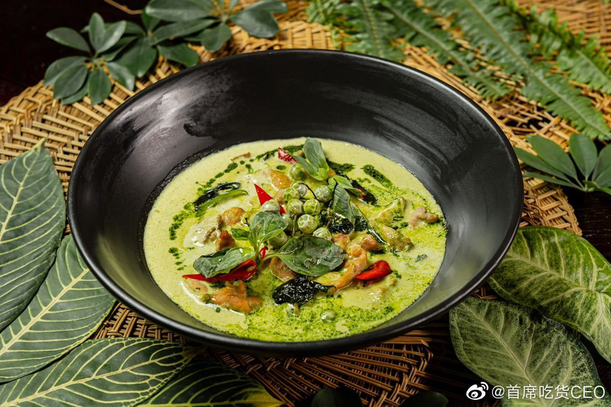 aurow154378's tweet photo. Just had the most flavorful Thai green curry with jasmine rice and crispy basil leaves tonight—spice level hits just right, total vibe upgrade to my dinner!， https://t.co/M8j7Gi9e7o
