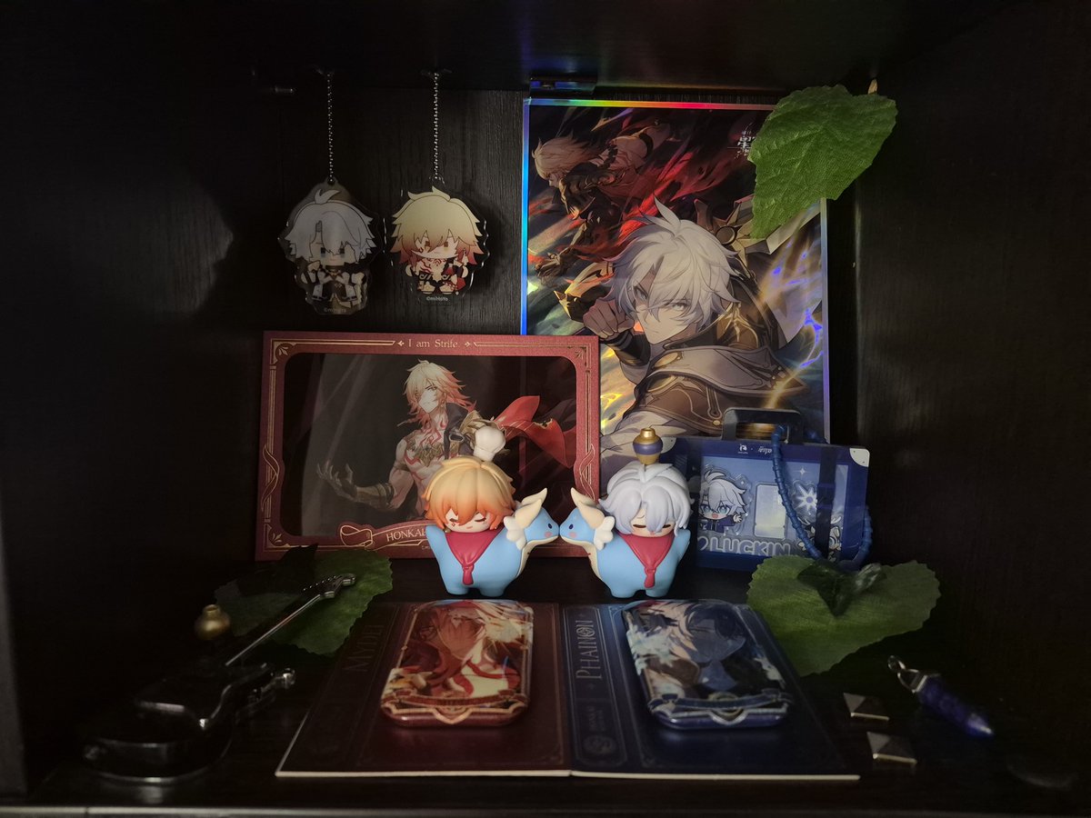 s0dadango's tweet photo. I didn't even realize how fast this nightstand filled up. At this rate, my whole room's gonna become a phaidei shrine
#phaidei‌ https://t.co/yhwDeKjmJX