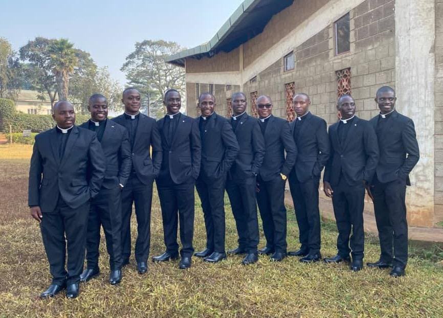 KKCRAYouth's tweet photo. 📸 A beautiful moment with the newly ordained Deacons of the Diocese of Kabale as they begin their journey of dedicated service to God and His people.

May Christ strengthen them in their vocation and make them faithful servants of His Church.

#KabaleDiocese #Ordination https://t.co/xB9jmCqucF