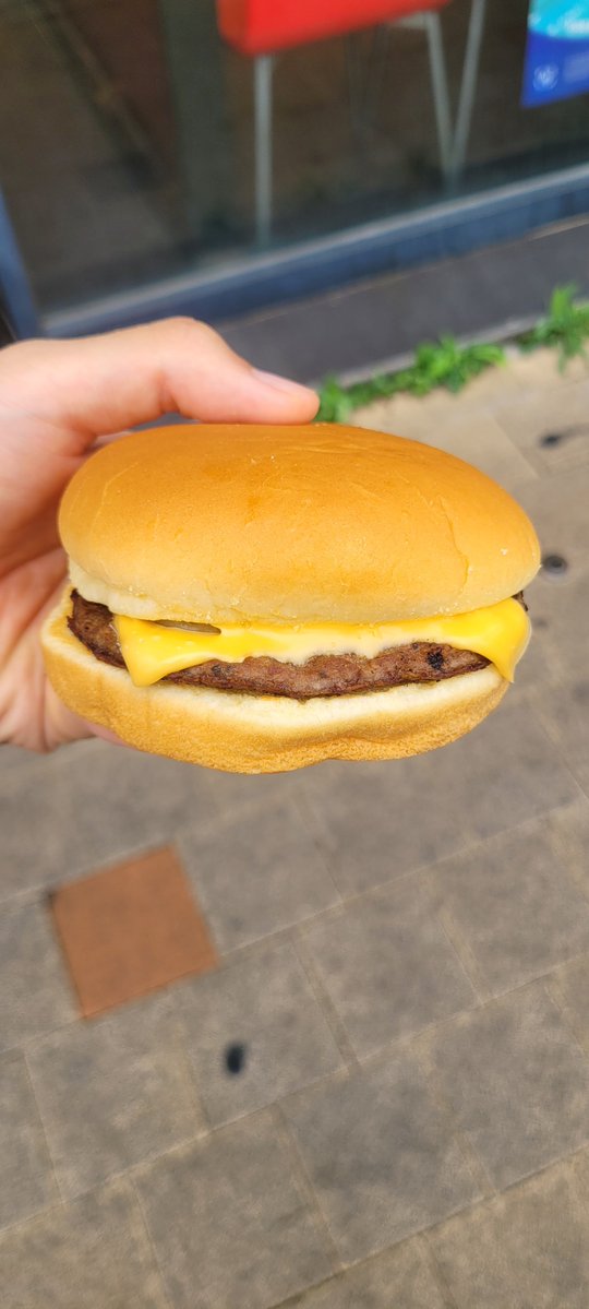 moonroof_1's tweet photo. (롯데리아)클래식 치즈버거

#롯데리아 #버거 #햄버거 #치즈버거 #burger
인스타그램 moonroof2
네이버 블로그 칼로리 미식가: 영양정보, 맛평 https://t.co/nNunpBM7YK