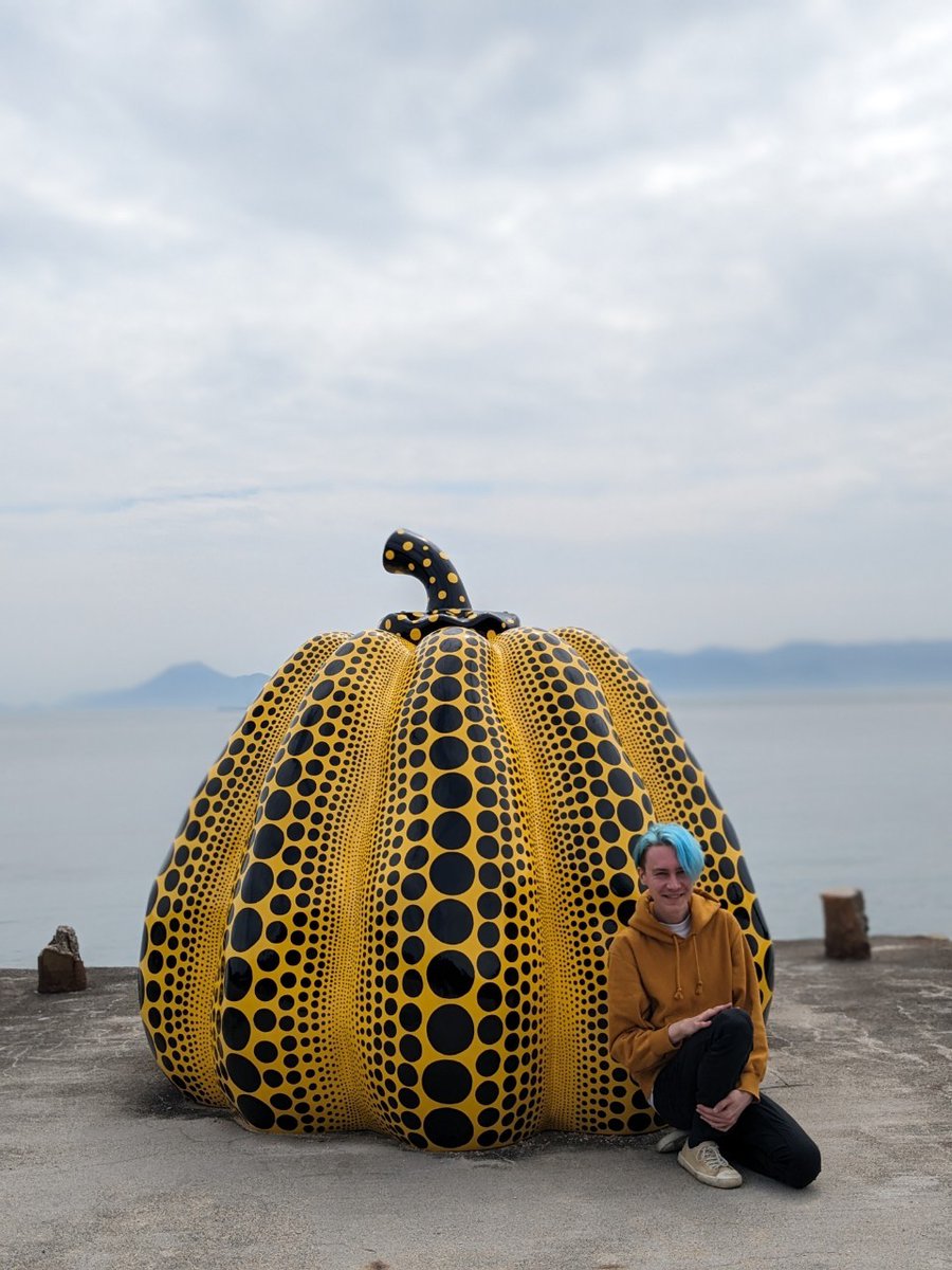ArturGalata's tweet photo. ずっと大好きだった草間彌生さんのアート。直島で実際にかぼちゃの中に入ったり間近で見たとき、見るだけで心が躍って笑顔になるエネルギーに感動しました。 大人も子どももワクワクして楽しめる作品を世界に届けてくださり、本当にありがとうございました。心から哀悼の意を表します。 https://t.co/z3g1pNIJnX