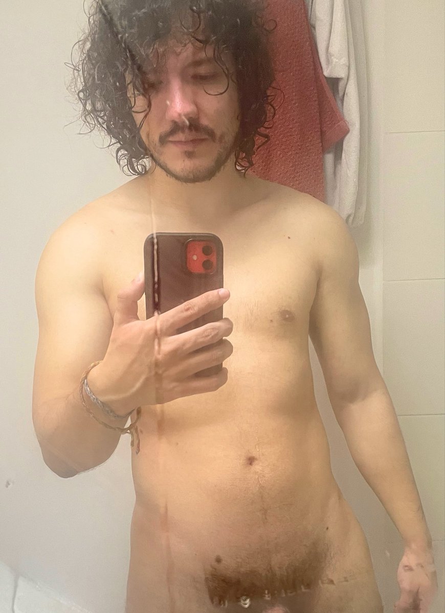 itsloadingjake's tweet photo. Me dio por ducharme a las 2am :p https://t.co/4RohSQIVBc