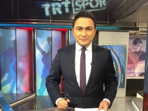 galamajeste's tweet photo. Fenerbahçe ait olduğu yerde diyerek hepimizi kahkahalara boğan TRT spikeri Hünkar Mutlu'nun 2009 yılından beri TRT bünyesinde çalıştığı ve 18 yıllık meslek hayatı boyunca ilk kez Fenerbahçe ile Şampiyonlar ligi kelimelerini bir arada kullandığı ortaya çıktı. https://t.co/CqjdzAVydN