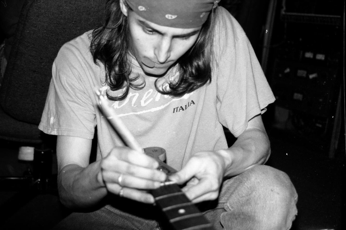 demetriosns's tweet photo. officialament - "OT #21. In celebration of 35 years. We get our masters back, right? London Bridge. March 1991. #copyrightrevisionact #sinceforever " https://t.co/ucTW9kCjxl @PearlJam https://t.co/UL8SYDQQDK