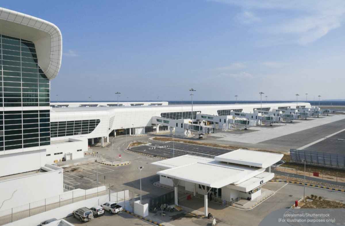 NewsBFM's tweet photo. An unidentified body was found in the wheel well of a plane that arrived at KLIA 2 from Tokyo this morning.

Engineering crew discovered the body after detecting a foul smell when opening the compartment.

🧵1 https://t.co/dHvyj8nOEo