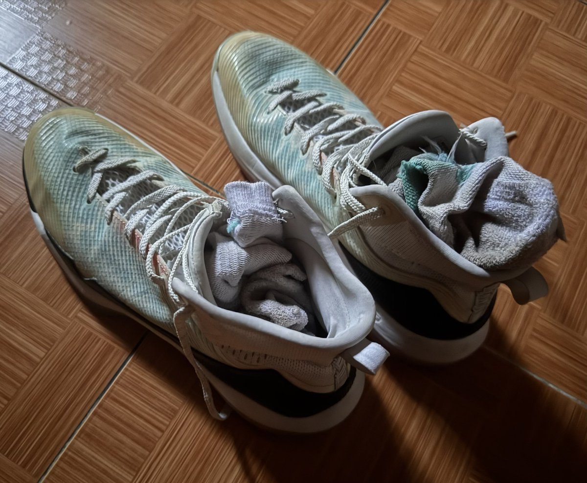 suckdick003's tweet photo. 👟45 https://t.co/iUv2okScyD
