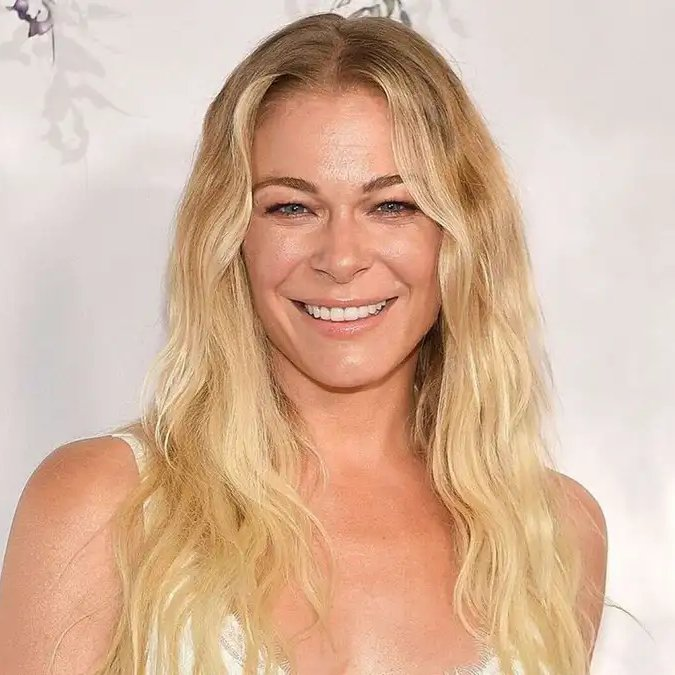 celebcrush4922's tweet photo. Happy Birthday LeAnn Rimes 🎂🌻
#HappyBirthday #LeAnn #Rimes #LeAnnRimes https://t.co/ktEdQLkCDH