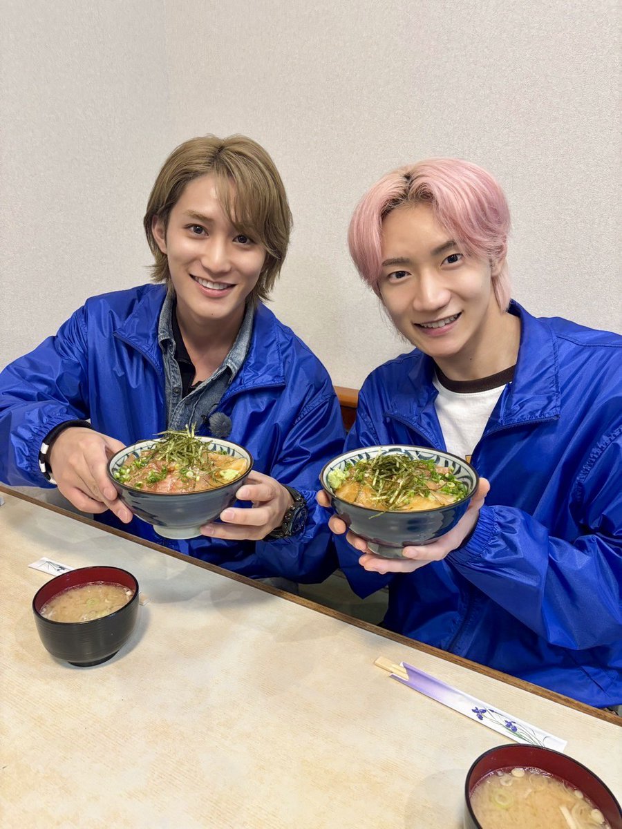 jr_official_X's tweet photo. 今日18:25から放送の
『 タクシー運転手さん一番うまい店に連れてって！ 』に
B&amp;ZAIより #橋本涼 と #川﨑星輝 がVTR出演します💙🩵

" タクシー会社グルメバトルSP "をお届け🚕🍽️

ぜひお楽しみに‼︎

#タクうま
#BandZAI https://t.co/FnpwqtaYqJ