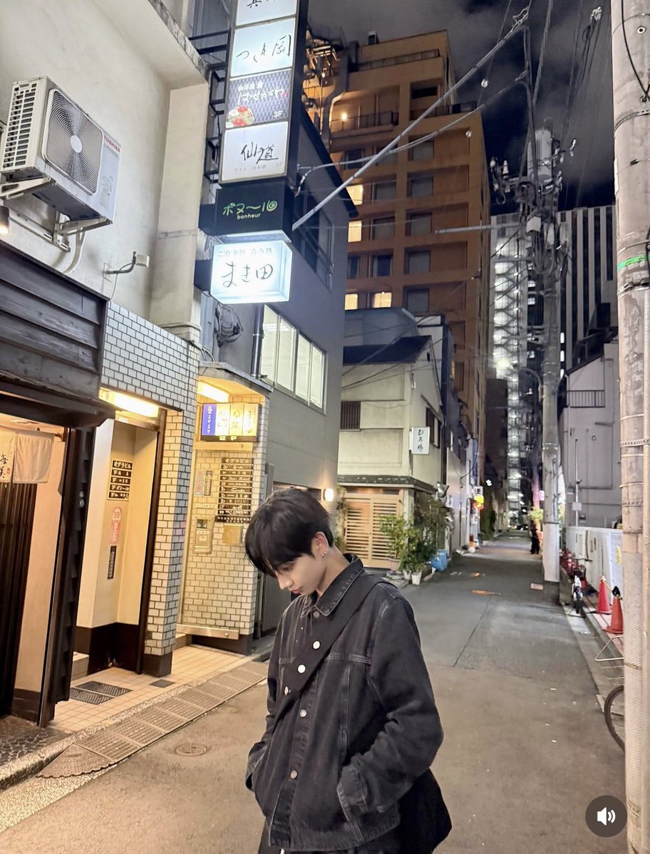 sunextdoor_'s tweet photo. 新橋でさ、ゆちゃとはるちゃと合流してさ、訳もないのに新橋ぶらぶらしてたよ、、おなじひじゃん、 https://t.co/XsR1eA2SjK