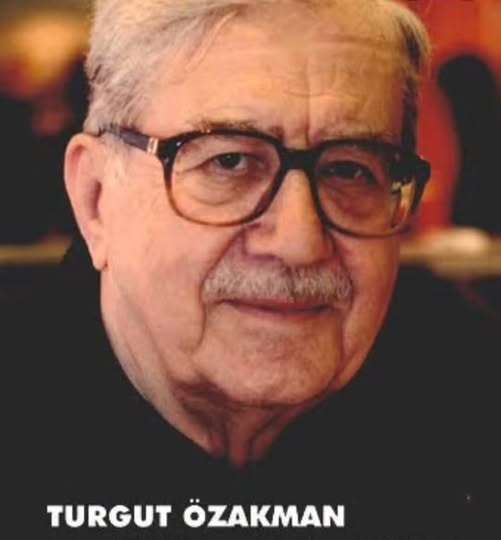 TOPRAK_2_'s tweet photo. 📌Düşünsene;
Köydesin.
Tarlada uğraşıyorsun.
Gazetelerden Yunanlıların Ege'yi işgal ettiklerini okuyorsun.
Yaşadığın köye çok uzaktalar. Sana gelene kadar durdurulacaklarını ve köyüne gelemeyeceklerini düşünüyorsun.
iki gün sonra gazeteye bakıyorsun.
Komşu şehirdeler. Yolu yarılamışlar.
Endişeleniyorsun.
Birkaç gün sonra gazete de çıkmaz oluyor.
Çevre köylerden haber geliyor.
Hepsinin basılıp yakıldığını duyuyorsun.
Bıçak kemiğe dayanmış.
Gidecek yerin de yok.
Bekliyorsun. Sabah oluyor, akşam oluyor sonra tekrar sabah oluyor .
Belki bizim köye gelmezler diyorsun.
Köyden silah sesleri gelmeye başlıyor.
Kaçınılmaz son geliyor.
Artık senin köyündeler.
Düşünüyorsun.
Eşini kızını ve oğlunu kilere saklıyorsun. Silahını alıp evin camından dışarısını gözlüyorsun.
Dakikalar sonra evin önünde 30 kişilik düşman müfrezesi görünüyor.
Basıyorsun tetiğe.
Biri indi.
Bir daha basıyorsun. Bir düşman daha indiriyorsun
Üç dört beş derken mermin bitiyor.
Dalıyorlar evin içine. Dipçik ile suratını dümdüz ediyorlar.
Aman beni vurup gitsinler de ailemi bulmasınlar diye dua ediyorsun.
Buluyorlar.
Askerlerden üçü "Biz bunu bir sorgulayalim" deyip pis pis gülerek eşini sürükleyip ahıra götürüyor.
Diğer üçü de kahkahalar ile "Biz de bunu sorgulayalim" deyip kızını bahçeye çıkarıyor.
Askerlerden biri oğlunu işaret ediyor.
"Öldürün bunu. Büyüdüğünde intikam almak ister"
iki asker vurmak için oğlanı evin arkasına götürüyor.
Çaresizsin.
Beni vurun onlara dokunmayın diyorsun ama nafile.
Ellerin bağlı. Bir şey yapamıyorsun.
"Herşey buraya kadarmış" diyorsun.
Tam bu esnada köyde silah sesleri başlıyor.
Ancak bu sefer çığlıklar köylülerden değil düşman askerlerinden geliyor.
Türk askeri giriyor köye.
5 Mehmetçik evin arkasına koşuyor oğlanı kurtarmak için. Düşman askerini indirip oğlanı kurtarıyorlar.
4 Mehmetçik. Ahıra saldırıyor eşinin ırzına geçmesinler diye. Son anda yetişiyorlar. Orada ki düşman askerini de vurup hatunu kurtarıyorlar.
Diğer Mehmetçikler evin bahçesine dalıyor. Kısa sürede çatışma bitiyor. Kıza da zeval gelmeden kurtarıyorlar.
O asker senin canını, namusunu, serefini kurtarıyor.
Şimdi sen bu askerlere "Oruç tutuyor musun, namaz kılıyor musun, cumaya gidiyor musun, hangi partilisin, mezhebin nedir, dinin nedir" diye soru sorar mısın?
O noktadan sonra senin için önemi olur mu ?
Bizi birleştiren partimiz, rengimiz, dinimiz ya da mezhebimiz değildir.
Bizi birleştiren maya akrabalıktir, Türklüktür,
Birbirinize sahip çıkın.
Sizin köyünüze sıra gelmeden...
Anadoluyu vatan yapan, "Yurtta Barış, Dünyada Barış" diyerek bağımsız ve özgür Türkiye Cumhuriyetini kuran, eşsiz, yüreğinde sadece vatan sevgi ve şuuru olan önderimiz Mareşal Gazi Mustafa Kemal ATATÜRK, kahraman ve fedakar komutan ve silah arkadaşları ecdadımızı saygı ve minnetle anarak 30 Ağustos Zafer Bayramınızı en içten dileklerimle kutluyorum.
Saygı/sevgilerimle.
Turgut Özakman