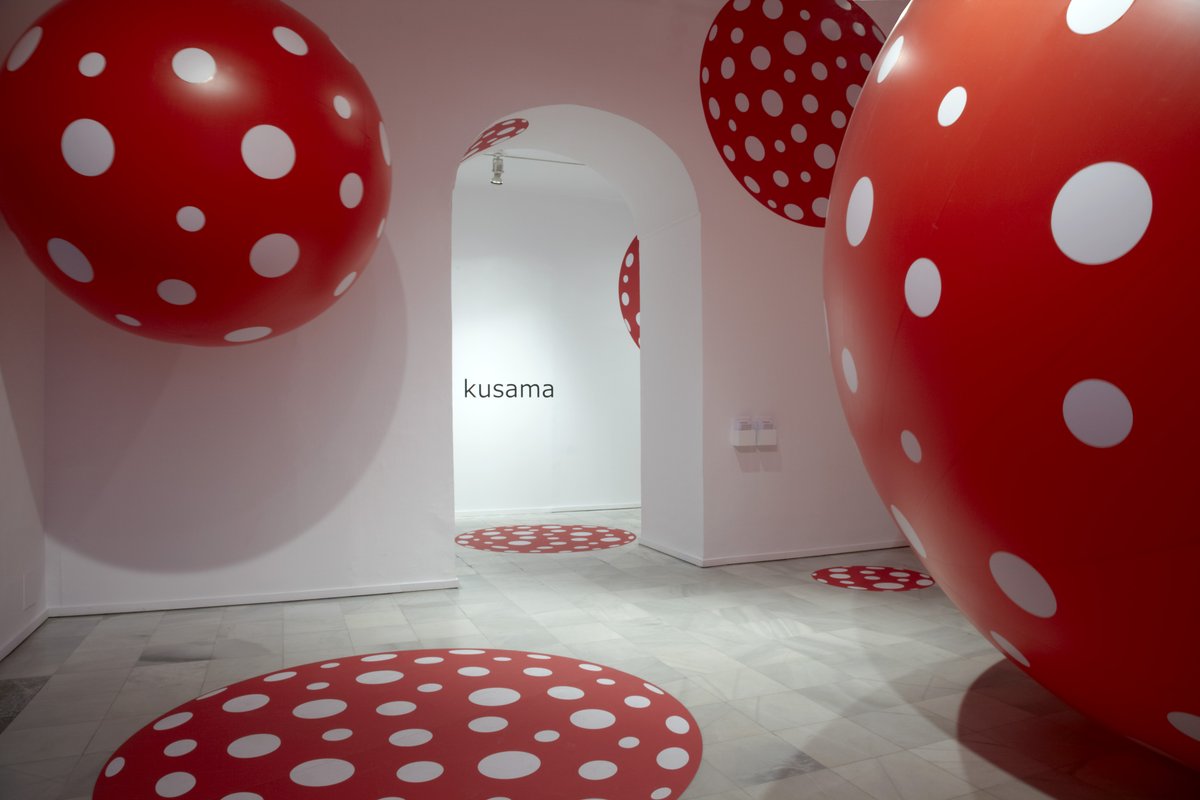 museoreinasofia's tweet photo. Lamentamos el fallecimiento de la artista japonesa Yayoi Kusama (1929-2026)

Su trayectoria, iniciada a principios de los años 50, ha sido fundamental para entender el contexto artístico internacional, consolidándose como una de las precursoras del arte pop, del minimalismo, de la performance y del arte feminista.