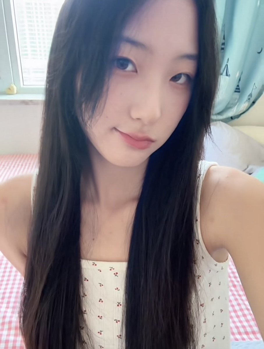 saeedrind19's tweet photo. 看好你们的男朋友，我要出门咯～ https://t.co/e6mWOtqlut