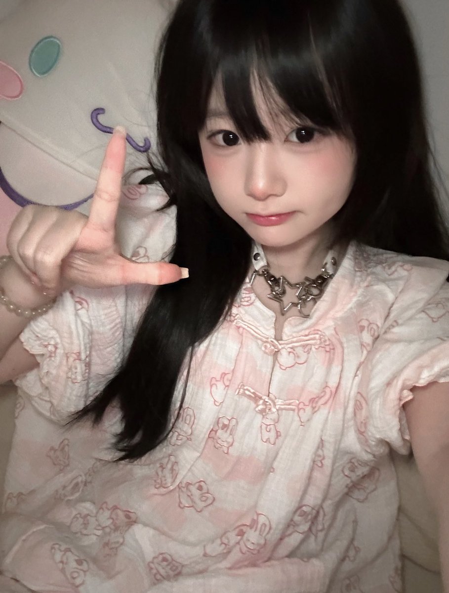 carnageqm's tweet photo. 本人21岁，大二学生一枚，胆小可爱，长相一般，有点反差，会有喜欢我的男生吗？ https://t.co/27Y1BuQowX