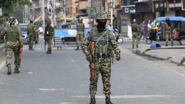 yogesh12115's tweet photo. विश्वास की ढाल
जब देश को जरूरत होती है, CRPF के वीर जवान हर परिस्थिति में आगे बढ़कर कर्तव्य निभाते हैं। यही है राष्ट्र सेवा की सच्ची भावना।
#CRPF #Ranabaali #KheloIndiaSamvaad https://t.co/9Oen990wSi