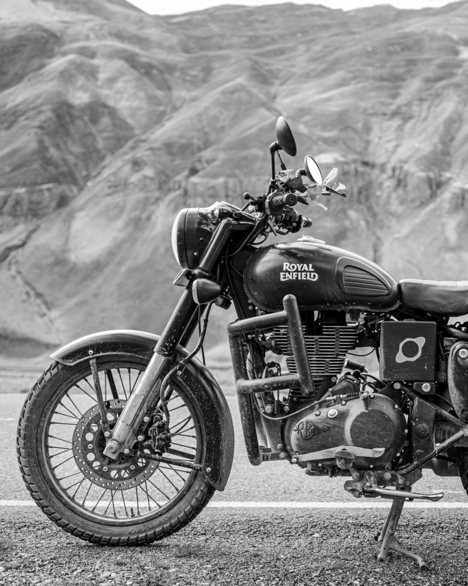 barrelhand_inc's tweet photo. @prakharxsingh Monolith has harnessed many energies over its 6 year development journey - bridging technical and spiritual realms. 

Seen in these images: our co-founder Michael Sorkin during a 3 month motorcycle expedition across India, wearing an early prototype in 2021. https://t.co/8Q9js8Rddb