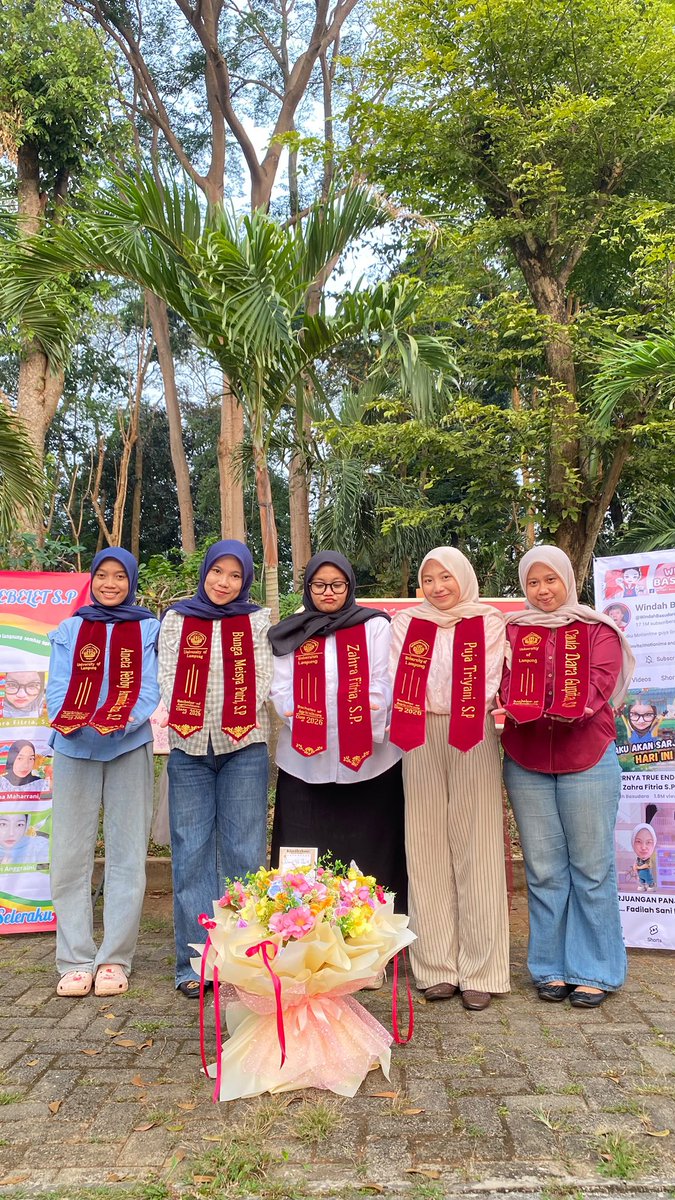hyalucc's tweet photo. sayang banyak banyak, makasi ya assalamualaikum❤️❤️
-lyka, singka dan olpi krna mrka udh jd org sukses🫰🏻 https://t.co/Qif5aiYneq