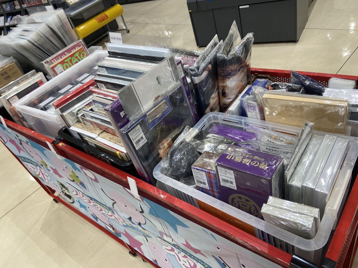 TOWER_Gifu's tweet photo. 【#ꓸENDRECHERIꓸ】

NEW Album
『new  chapter purple』
💜大好評発売中💜

初回盤AとBが再入荷しました🚚💨
⚠️特典は終了しました💦

今回も愛を込めてどどーんと大展開!!
一部特別施策も延長中です🎊

中古のグッズやCDも販売中ですので
是非この機会にご来店ください😉

https://t.co/C5JKBtFsQi https://t.co/di9PDrRkyW