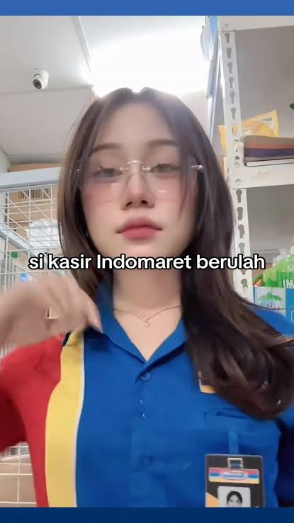 KevinIwasayas's tweet photo. Lagi rame kasir indomaret coolmax yang lagi viral durasi 7 menit cuplikannya no php  
https://t.co/lbPA41A8lk
https://t.co/cOXeVNVSU3 

video viral kasir indomaret 7 menit lylia kasir indomaret viral colmex video lylia

#kasirindomaret #kasirindomaretviralvideo https://t.co/uGJyxlExKh