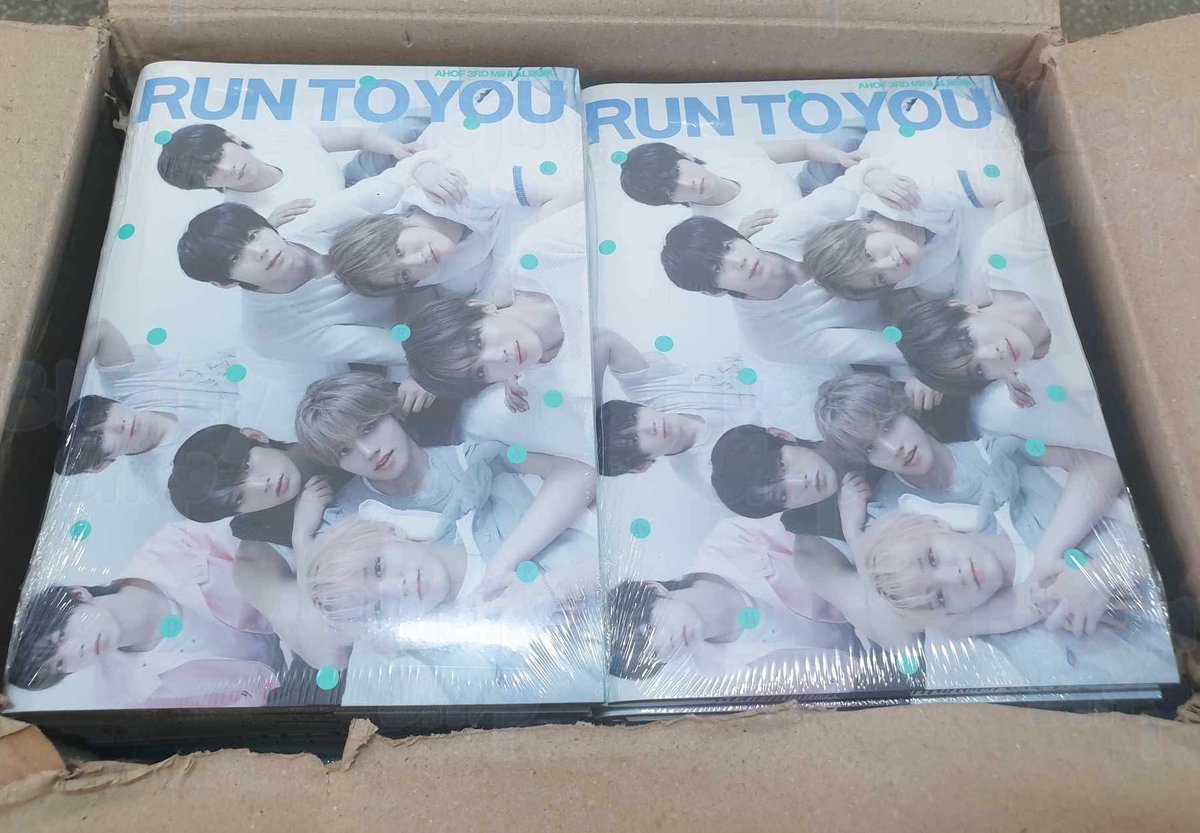 bluejayshop's tweet photo. [wts lfb ph] #Bluejayshop_GO 

189PHP SEALED AHOF RUN TO YOU 3RD MINI ALBUM — photobook ver. (batch 3) 

- can choose ver
- payo or 1 week dop (free isf)
- pre order, normal eta (check 📌)
- gcash/maya or bank transfer 

DISCOUNTED PRICE! LIMITED SLOTS

order form: https://t.co/cRPaO45CEz