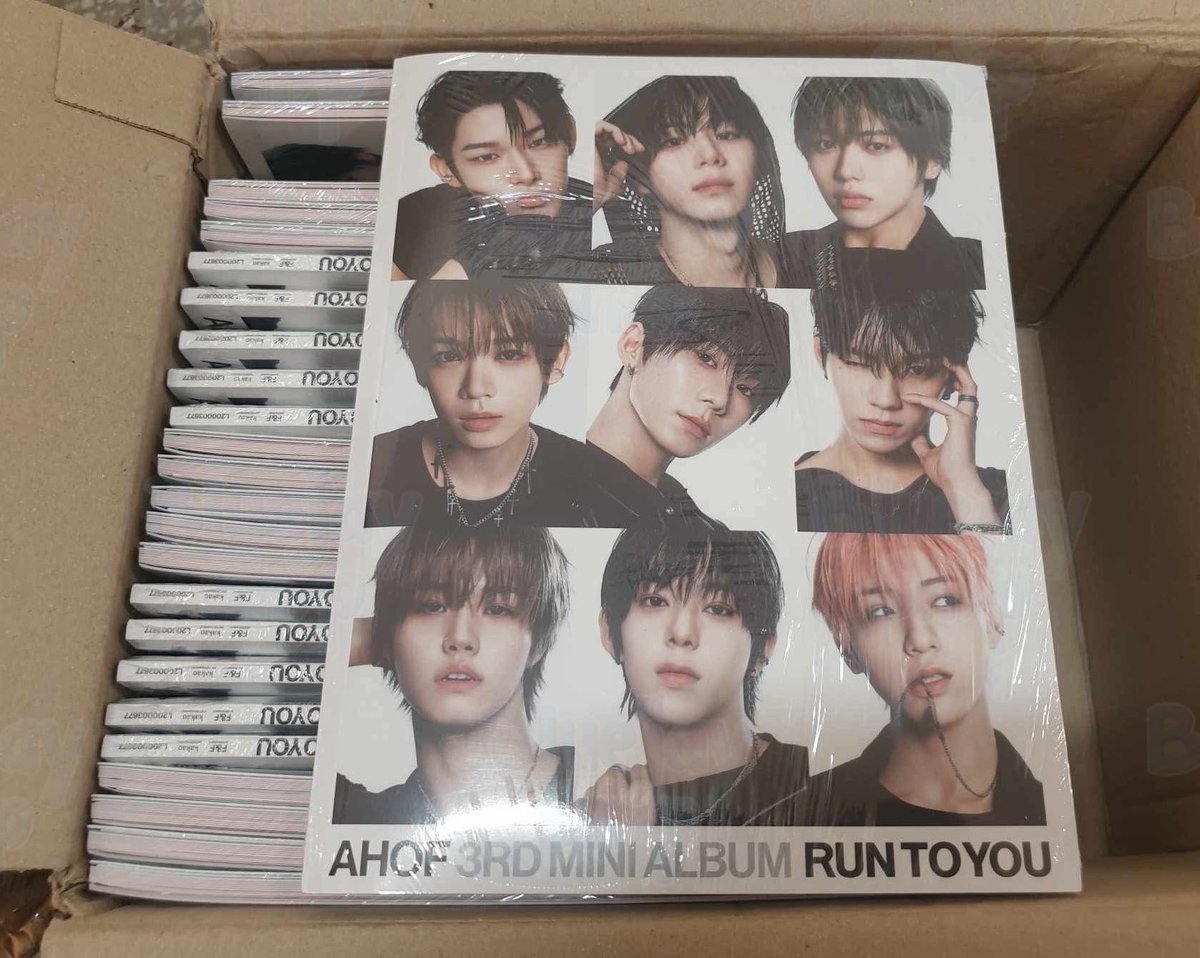 bluejayshop's tweet photo. [wts lfb ph] #Bluejayshop_GO 

189PHP SEALED AHOF RUN TO YOU 3RD MINI ALBUM — photobook ver. (batch 3) 

- can choose ver
- payo or 1 week dop (free isf)
- pre order, normal eta (check 📌)
- gcash/maya or bank transfer 

DISCOUNTED PRICE! LIMITED SLOTS

order form: https://t.co/cRPaO45CEz