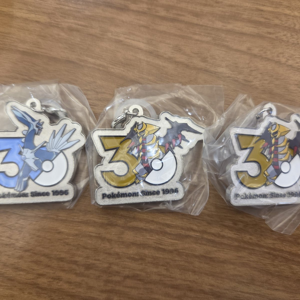Shiras1022's tweet photo. 【交換】ポケモン メタルチャームマスコット ガチャ シンオウ イッシュ カロス めじるしアクセサリー 30周年

求）パルキア、レシラム

譲）ギラティナ×2、ディアルガ

お気軽にお声かけください、よろしくお願いします。 https://t.co/QIhk89vq2i