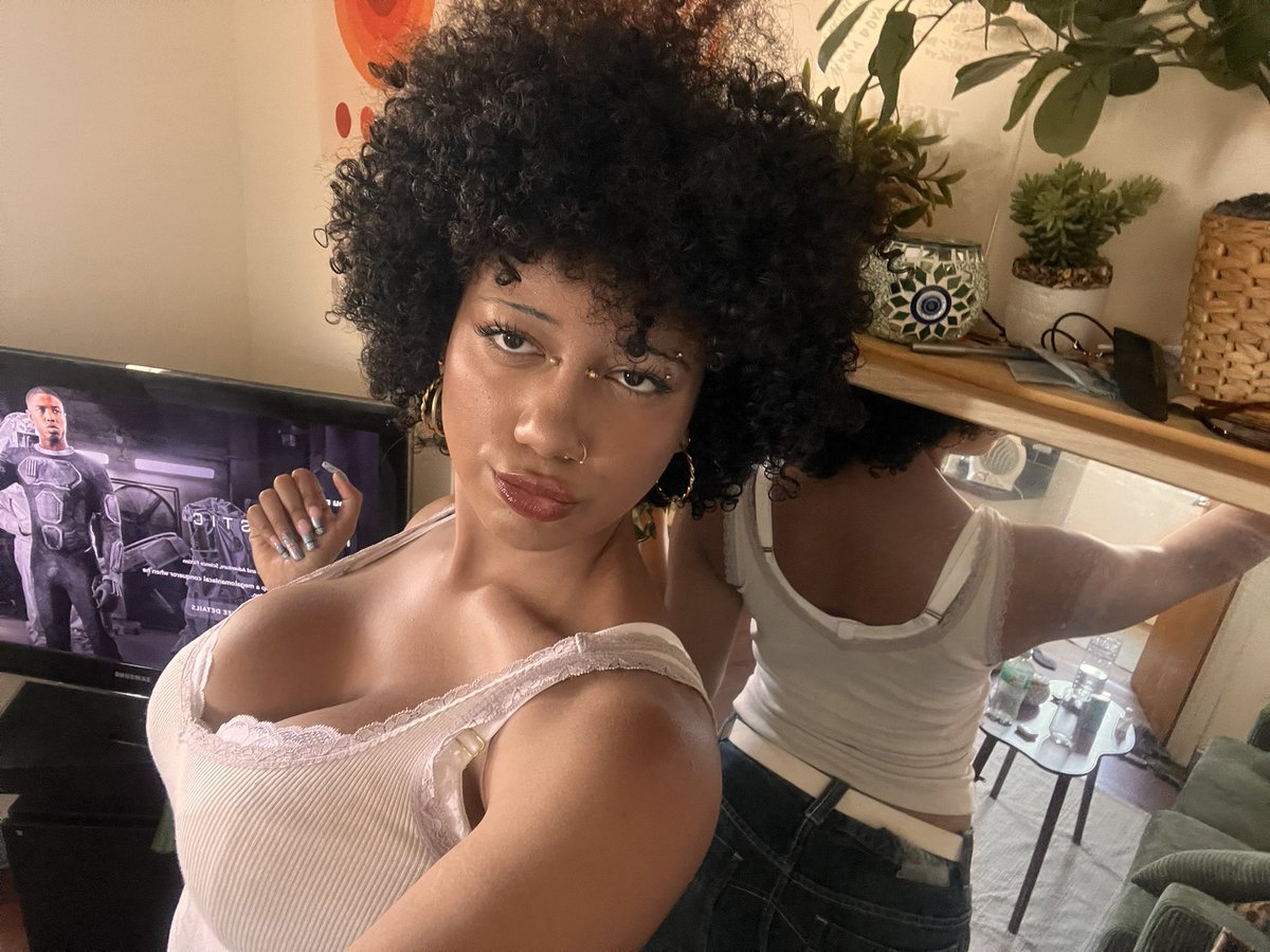 CigaretzAndSex's tweet photo. This top is so cute on me 😖 https://t.co/gu2mIZscka