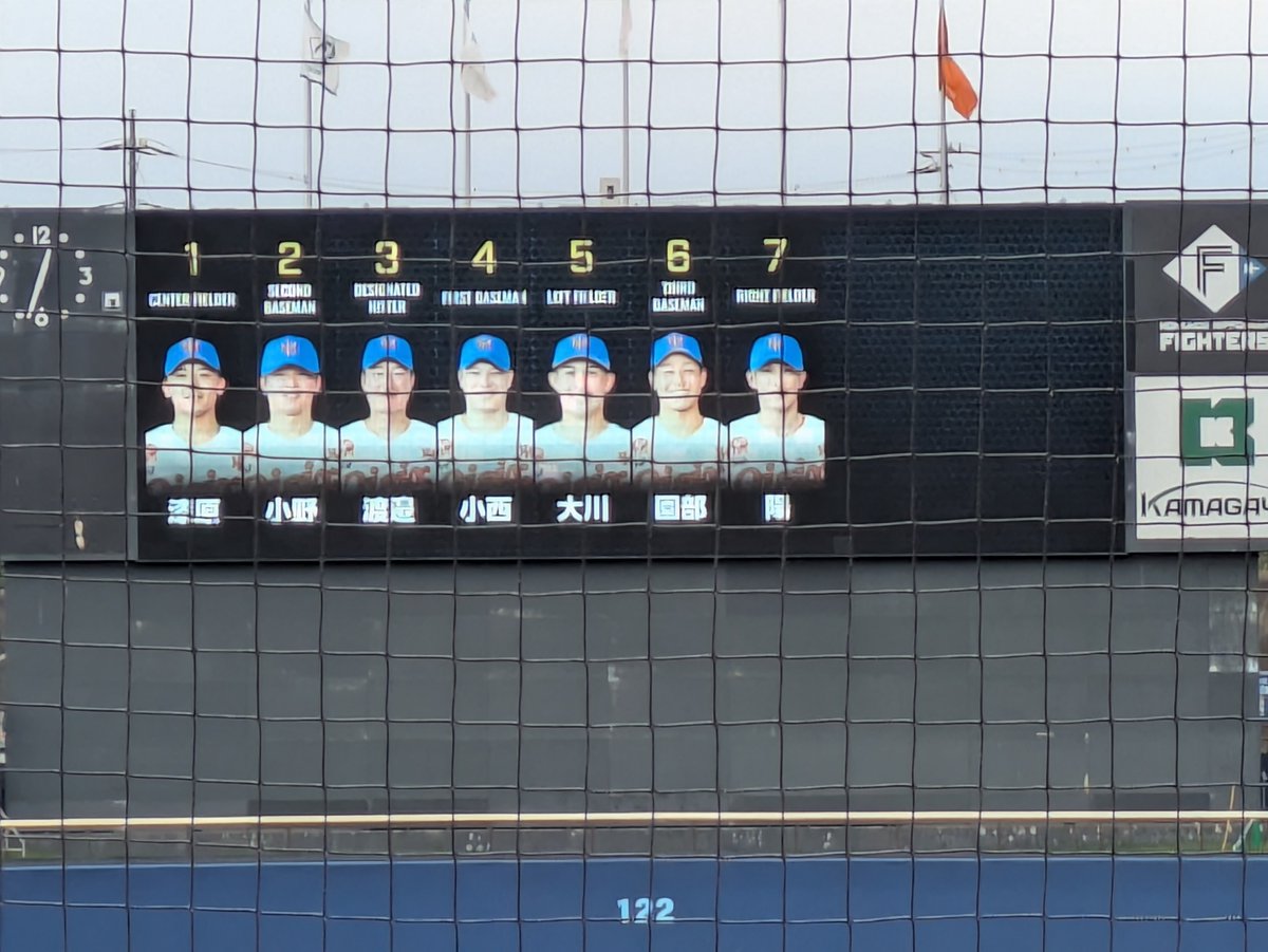 binakiko's tweet photo. 土砂降りだあ。試合は間に合ったが、酷い雨の中の引退セレモニーだ。でも、さすがだなあ。最後まで岱鋼らしかった。それにしても、福谷教授は相変わらず脳みそで野球やってるから、私も疲れた。打たれてもちゃんと抑えるからね、大丈夫だとは一応思った。うん。 https://t.co/3yUKjiV09k