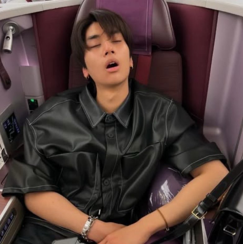 phuwitis's tweet photo. dunk always sleeps with his mouth open 🥹🐣👼🏻 https://t.co/RhebYYHDI8