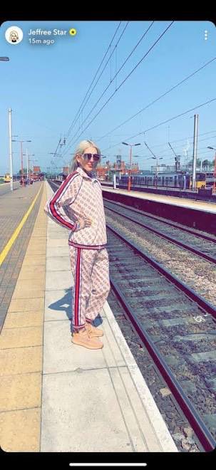 hadachang3ofhrt's tweet photo. just landed in sunny wigan #vacay 💆♂️ https://t.co/jOC0W6T11o