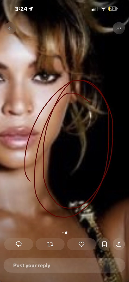 St0lenPrada's tweet photo. @BeysBurner5 @blakealexlind the piece of hair to the side is longer on the newer version https://t.co/T4oZx3fQhq