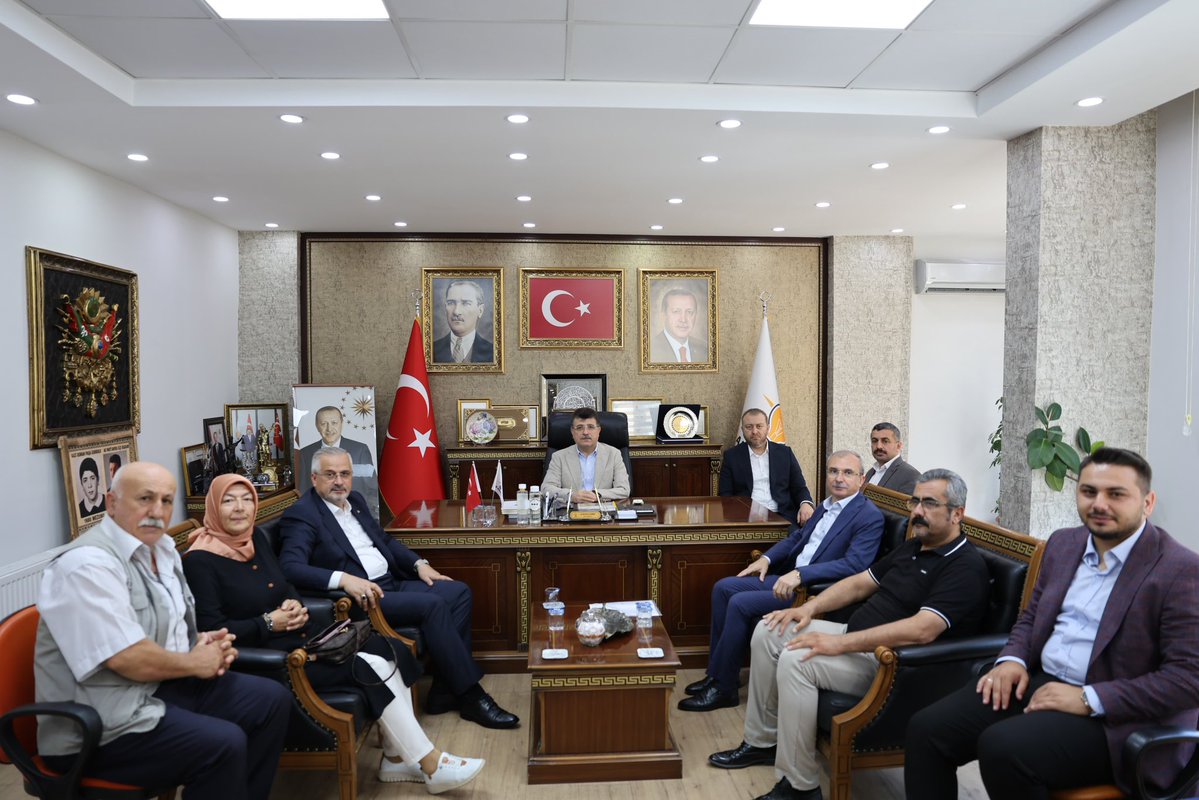 AvOrhanKIRCALI's tweet photo. 📍#Bafra
Teşkilatımızda İlçe Başkanımız İbrahim Semiz, Belediye Başkanımız Hamit Kılıç, Kadın Kolları Başkanımız Nazife Soruklu, Gençlik Kolları Başkanımız Zafer Demir ve Yön. Kurulu Üyelerimiz ile bir araya gelerek ilçemizde yürütülen çalışmalar hakkında istişarelerde bulunduk. https://t.co/vbglwhPPKj