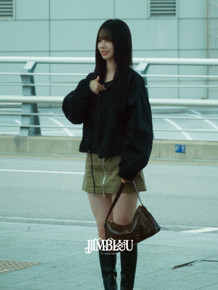 jjimbluu's tweet photo. 260827 ICN 

ㄱㅇㅇ🥹🫳🖤

#에스파 #aespa #카리나 #karina https://t.co/83f7DEzLpQ