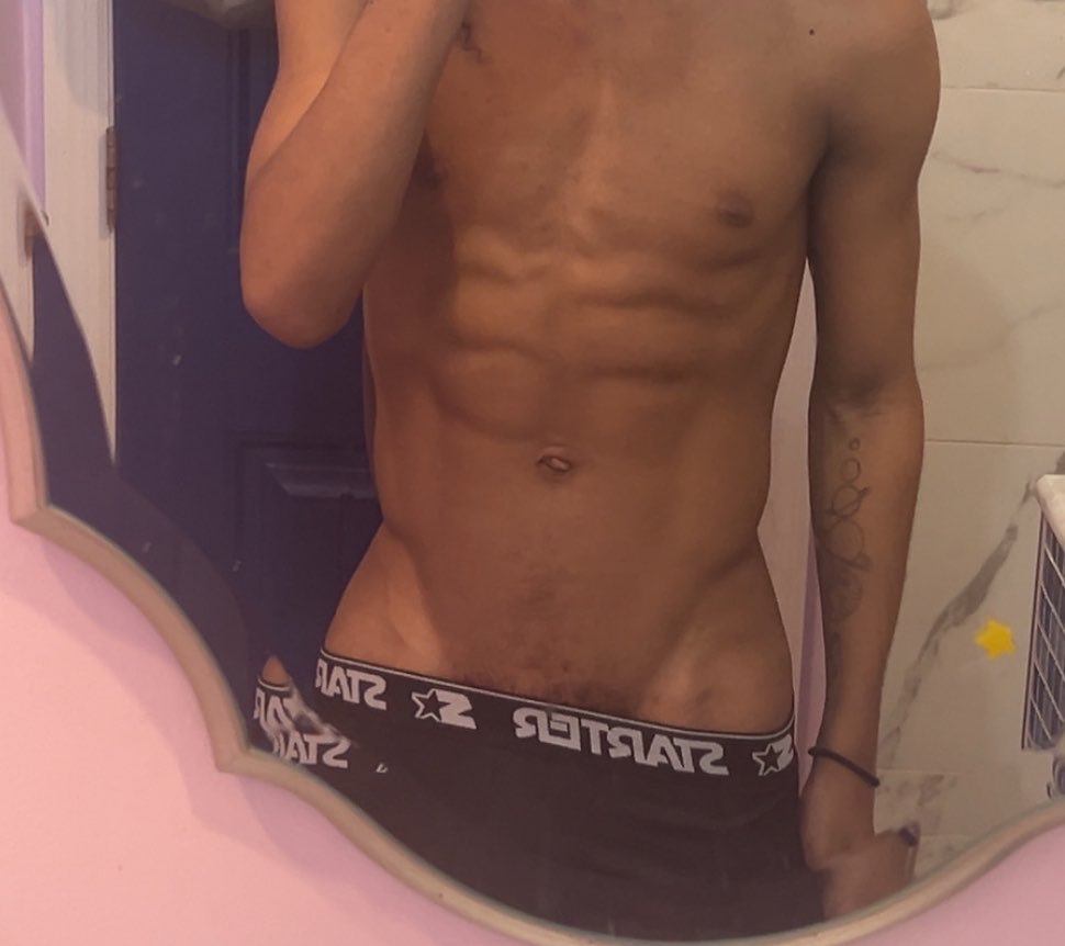 Des_shlong's tweet photo. #nsfwtwtًً #bbc #hung #muscle #abs #lightskin https://t.co/PQyoeI3Tbf
