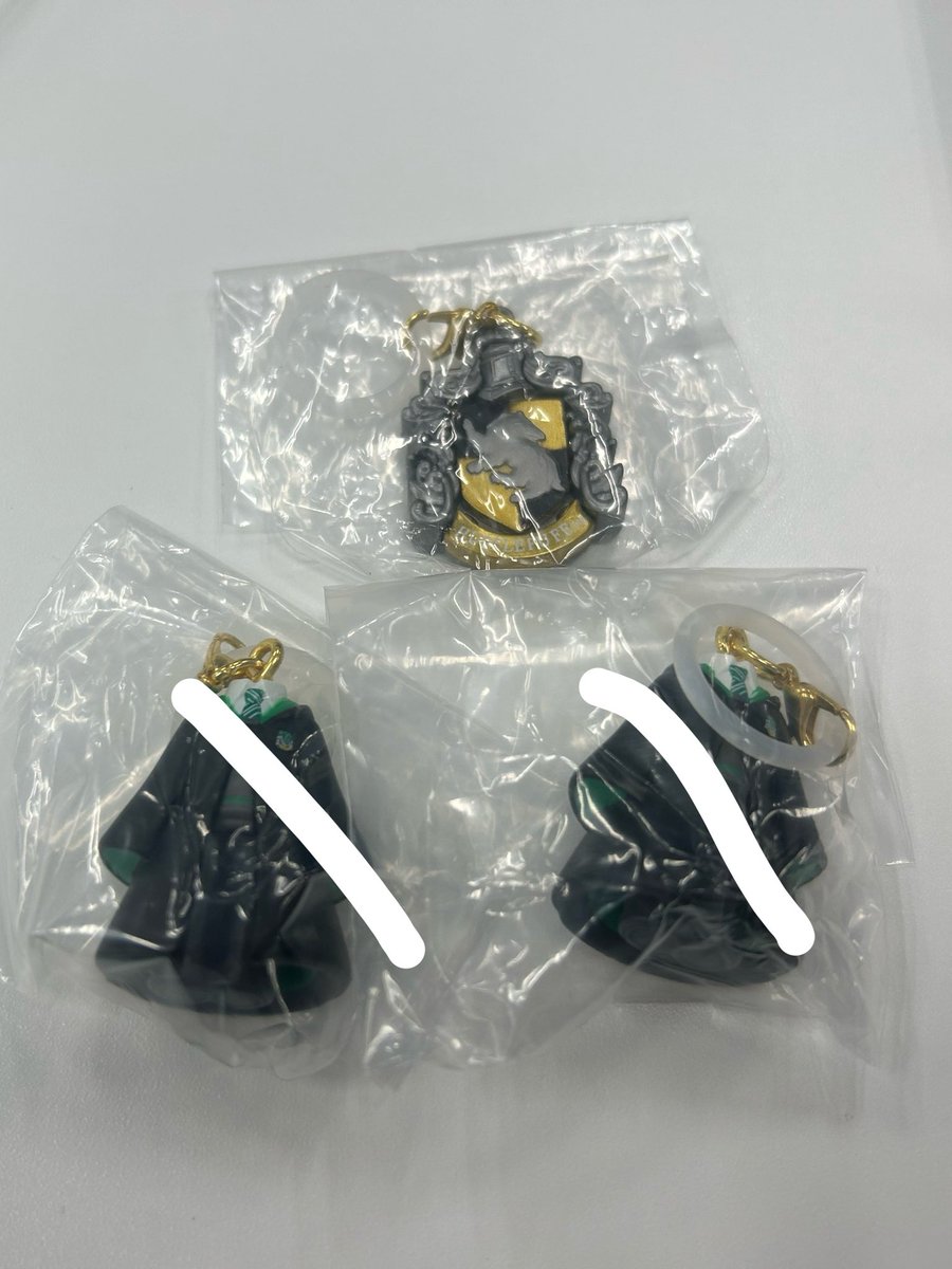 usaebii's tweet photo. @Achan_gacha 初めまして、検索より失礼します。
ハッフルパフのエンブレムを所持しております。
グリフィンドールのローブと交換可能でしょうか？
ID付きの写真は後ほどお送りいたします。

ご検討お願いします。 https://t.co/WpNVz3OWMa
