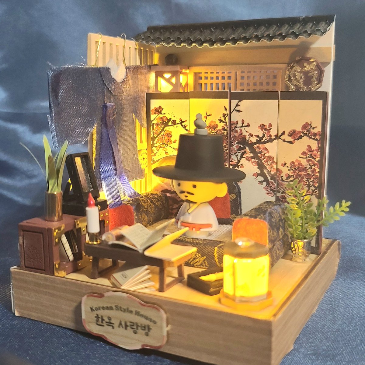 dlwkqpf20's tweet photo. 모나미 대감 집 만들어주기
(한옥 미니어쳐 DIY)
옆에 관복은 야매로 만들어서 달아주었답니다 https://t.co/LmmEZPik7B
