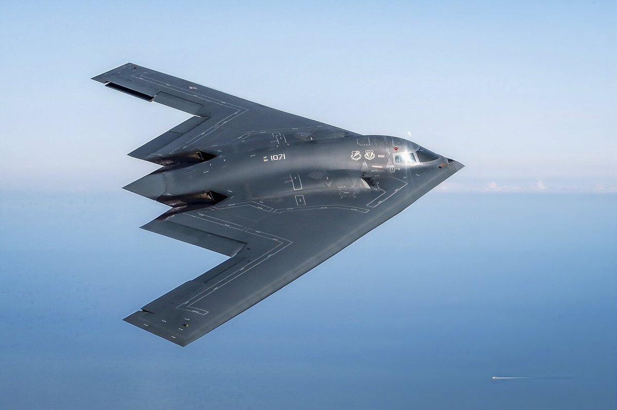 Om20_26's tweet photo. B2-BOMBER https://t.co/1Q7o7LR4Yl