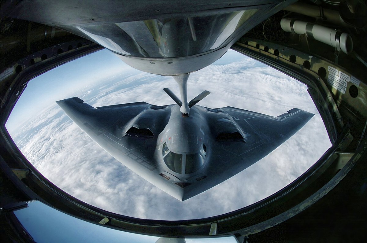 Om20_26's tweet photo. B2-BOMBER https://t.co/1Q7o7LR4Yl
