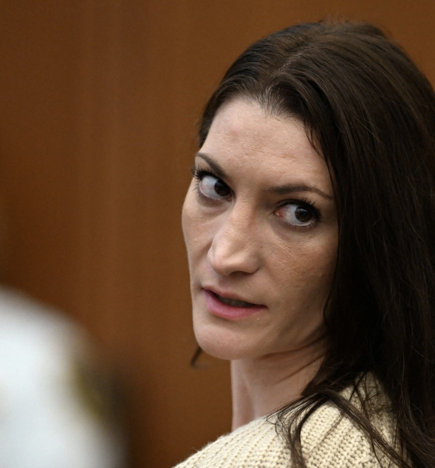 JayTC53's tweet photo. The judge giving the jury an OUT of manslaughter option for Lindsay Clancy is a miscarriage of justice already. 

She murdered her three kids, strangled them to death. "Voices in my head told me too" 

You still CHOSE to listen to said voices, even if that is true and it's not. https://t.co/ytzqzf6NVD